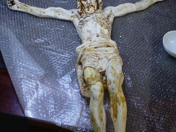 Cristo crucificado, proceso de restauración.